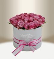Luxusní květinový box s růžemi stříbrný kulatý - Doručení po Praze