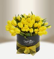 Luxusní květinový box s tulipány černý hranatý - Donáška po Praze