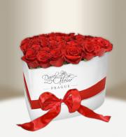 Květinový box ve tvaru srdce bílý - Получить цветы в Праге