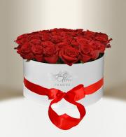Роскошный цветок коробка с белыми розами круглый - Доставка цветов в Праге